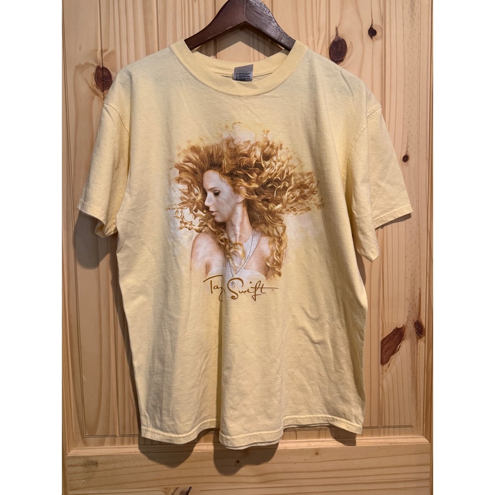 Taylor Swift Fearless Tour T Shirt Yellow Graphic Print Concert Tee Large